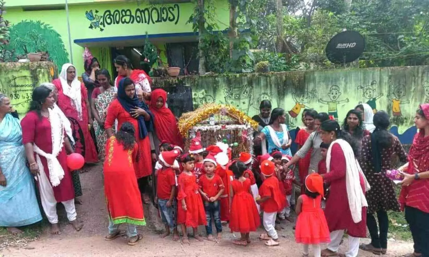 ക​ല്ലി​ൻ​മൂ​ട് അം​ഗ​ൻ​വാ​ടി​യി​ൽ ക്രി​സ്​​മ​സ് ആ​ഘോ​ഷം