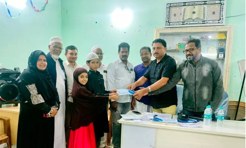 കെ.​എം.​സി.​സി സ്കോ​ള​ർ​ഷി​പ് വി​ത​ര​ണം