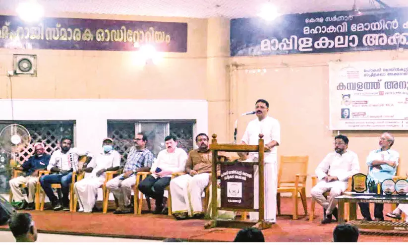 ക​മ്പ​ള​ത്ത് മ​ല​ബാ​ര്‍ ക​ലാ​പ​ത്തെ മ​തേ​ത​ര   വാ​യ​ന​ക്ക് വി​ധേ​യ​മാ​ക്കി​യ ക​വി -കെ.​ടി. ജ​ലീ​ല്‍