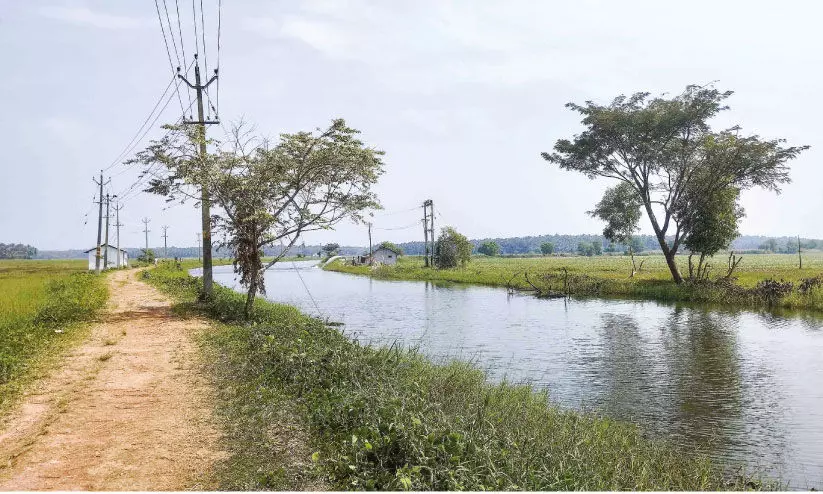 അയിനിച്ചിറ കായലോര പാർക്ക് എവിടെ?