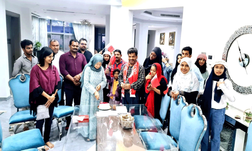 ലൈ​റ്റ് ഓ​ഫ് കൈ​ൻ​ഡ്നെ​സ് ഗാ​ർ​ഡ​ൻ സ​ന്ദ​ർ​ശി​ച്ചു