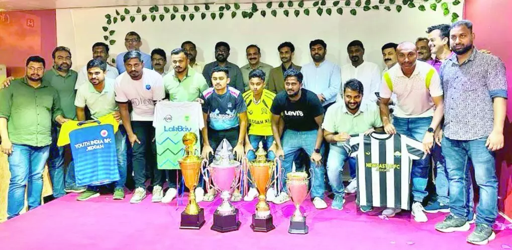 ഗൾഫ് മാധ്യമം ‘സോക്കർ കാർണിവൽ’: ആവേശം പകരാൻ സെവൻസ് ഫുട്ബാൾ ടൂർണമെന്റ് വീണ്ടും ജിദ്ദയിൽ ഗൾഫ് മാധ്യമം ‘സോക്കർ കാർണിവൽ’: ആവേശം പകരാൻ സെവൻസ് ഫുട്ബാൾ ടൂർണമെന്റ് വീണ്ടും ജിദ്ദയിൽ