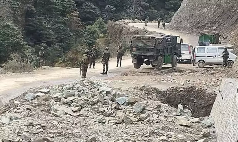 സൈന്യം കസ്റ്റഡിയിലെടുത്ത മൂന്ന് യുവാക്കൾ കൊല്ലപ്പെട്ട സംഭവം: ഉന്നതതല അന്വേഷണം പ്രഖ്യാപിച്ചു സൈന്യം കസ്റ്റഡിയിലെടുത്ത മൂന്ന് യുവാക്കൾ കൊല്ലപ്പെട്ട സംഭവം: ഉന്നതതല അന്വേഷണം പ്രഖ്യാപിച്ചു