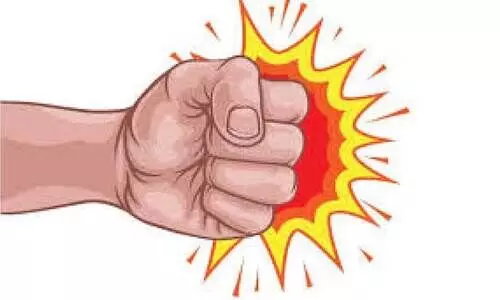 ഗുസ്തി തുടർന്ന കേന്ദ്രത്തെ മലർത്തിയടിച്ച് താരങ്ങൾ ഗുസ്തി തുടർന്ന കേന്ദ്രത്തെ മലർത്തിയടിച്ച് താരങ്ങൾ