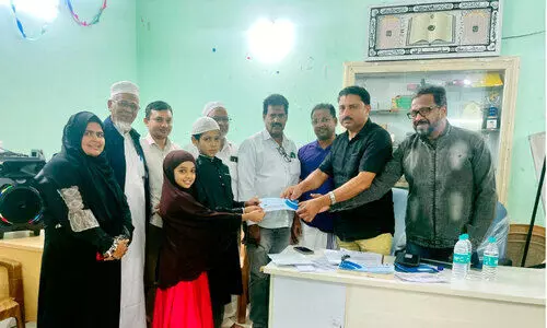 കെ.​എം.​സി.​സി സ്കോ​ള​ർ​ഷി​പ് വി​ത​ര​ണം