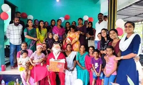 ക്രി​സ്തു​മ​സ് ആ​ഘോ​ഷ​ത്തി​ൽ പ​ങ്കെ​ടു​ത്ത ഭി​ന്ന​ശേ​ഷി കു​ട്ടി​ക​ൾ ക​യ്പ​മം​ഗ​ലം നോ​ർ​ത്ത് ജി.​എം.​എ​ൽ.​പി സ്കൂ​ൾ അ​ധ്യാ​പ​ക​ർ​ക്കും, ബി.​ആ​ർ.​സി അം​ഗ​ങ്ങ​ൾ​ക്കു​മൊ​പ്പം