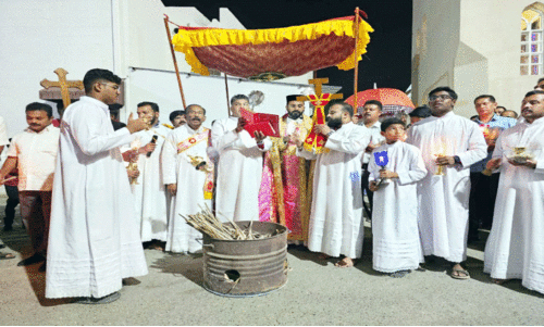 ന​ക്ഷ​ത്രത്തി​ള​ക്ക​ത്തി​ൽ ഇ​ന്ന്​ ക്രി​സ്മ​സ് ആ​ഘോ​ഷം