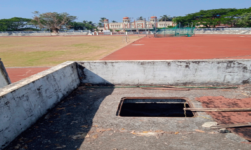 യുവാവിന്റെ മരണം: അധികൃതരുടെ അനാസ്ഥയാണെന്ന് ആരോപണം യുവാവിന്റെ മരണം: അധികൃതരുടെ അനാസ്ഥയാണെന്ന് ആരോപണം