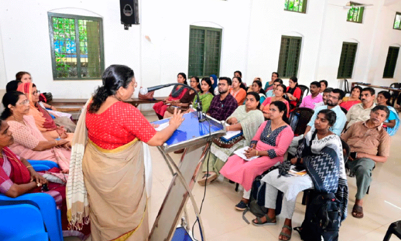 തീരദേശ പുനരധിവാസ പദ്ധതികള്‍ നടപ്പാക്കുന്നതിലെ തടസ്സം നീക്കണം -വനിത കമീഷൻ