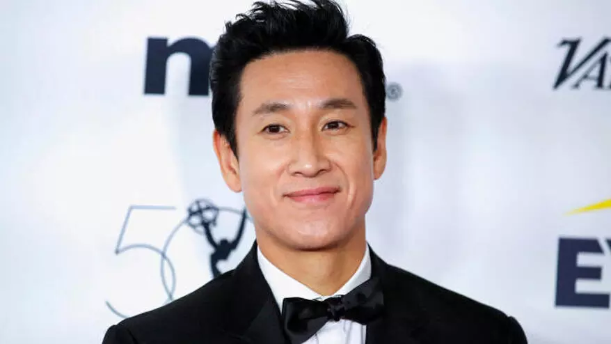 ഓസ്കർ ചിത്രം ‘പാരസൈറ്റി’ലെ നടൻ ലീ സൺ ക്യുനെ കാറിനുള്ളിൽ മരിച്ച നിലയിൽ കണ്ടെത്തി ഓസ്കർ ചിത്രം ‘പാരസൈറ്റി’ലെ നടൻ ലീ സൺ ക്യുനെ കാറിനുള്ളിൽ മരിച്ച നിലയിൽ കണ്ടെത്തി