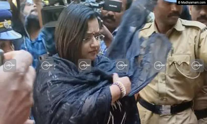 എം.വി ഗോവിന്ദനെ അപകീർത്തിപ്പെടുത്തിയെന്ന കേസ്: സ്വപ്ന സുരേഷ് ചോദ്യം ചെയ്യലിന് ഹാജരായി