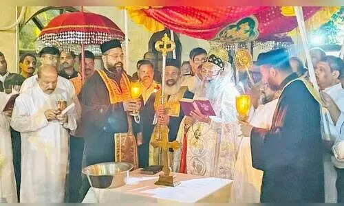 സെ​ന്റ് ഗ്രീ​ഗോ​റി​യോ​സ് ഇ​ന്ത്യ​ൻ ഓ​ർ​ത്ത​ഡോ​ക്സ് മ​ഹാ ഇ​ട​വ​ക​യു​ടെ നേ​തൃ​ത്വ​ത്തി​ൽ ന​ട​ന്ന ക്രി​സ്തു​മ​സ്‌ ശു​ശ്രൂ​ഷ