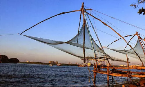 കൊച്ചി വൈബിൽ സഞ്ചാരികൾ കൊച്ചി വൈബിൽ സഞ്ചാരികൾ