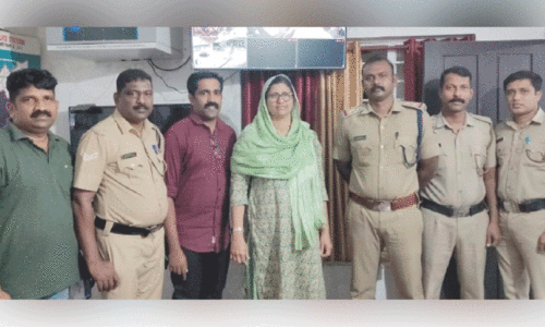 പാ​ള​ത്തി​ൽ​നി​ന്ന് അ​മ്മ​യെ​യും മ​ക്ക​ളെ​യും രക്ഷിച്ച സംഭവം; നീലേശ്വരം പൊലീസിനെ  അഭിനന്ദിച്ച് വനിത കമീഷൻ