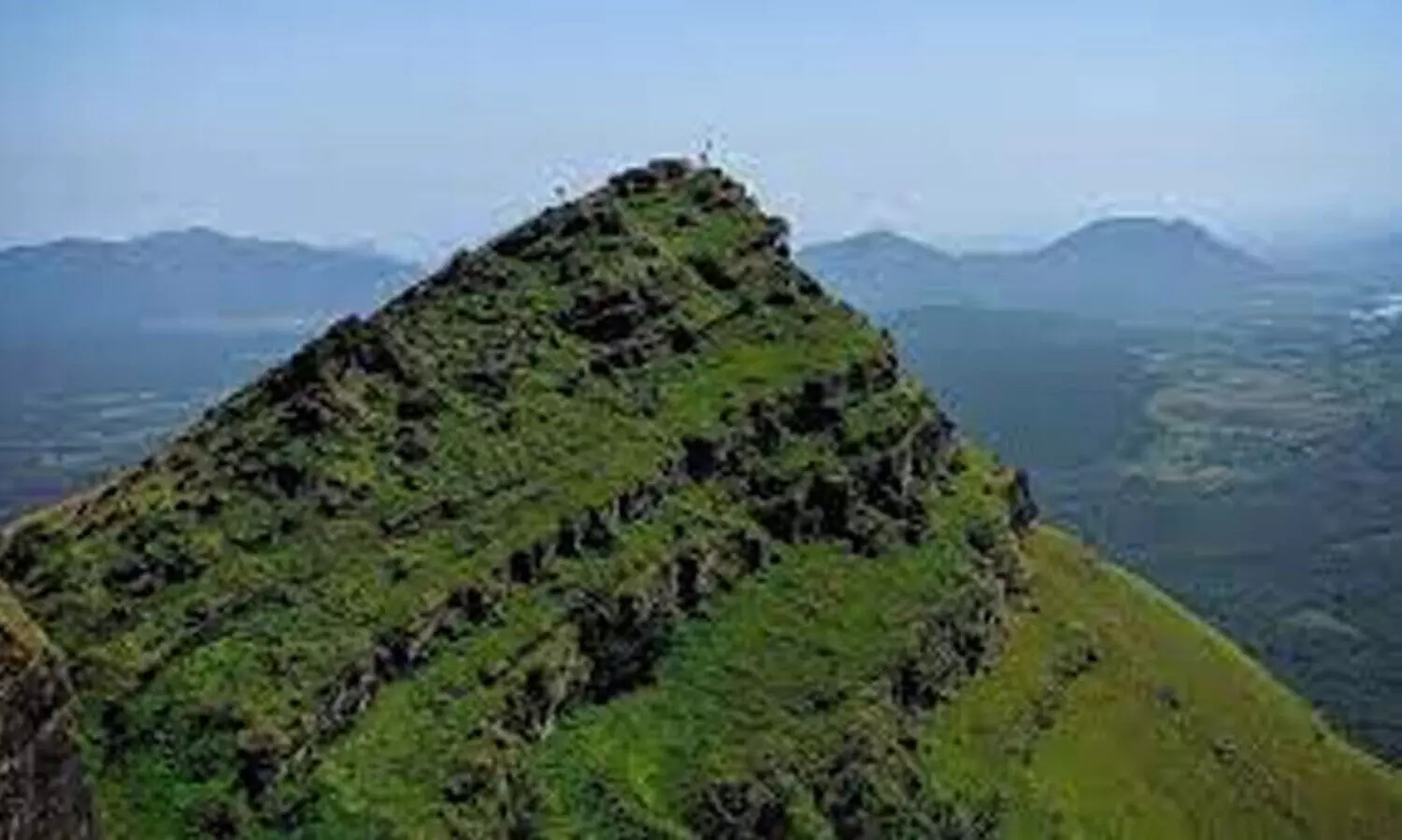 ബാ​ബ ബു​ധ​ൻ​ഗി​രി സ​ന്ദ​ർ​ശി​ച്ച് തീ​ർ​ഥാ​ട​ക​ർ