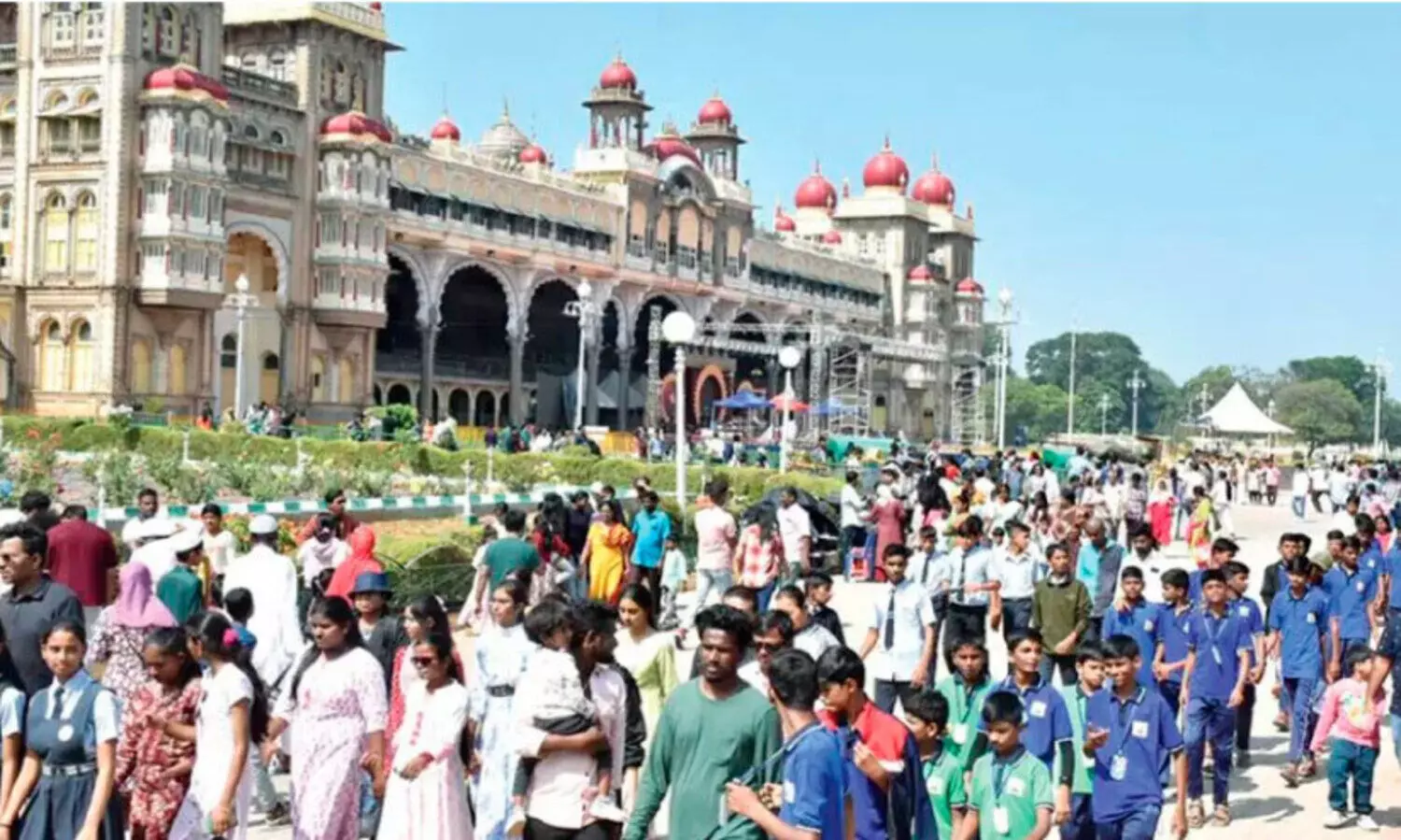 കു​ട​ക്, മൈ​സൂ​രു മേ​ഖ​ല​യി​ലേ​ക്ക് ടൂ​റി​സ്റ്റു​ക​ളു​​ടെ ഒ​ഴു​ക്ക്