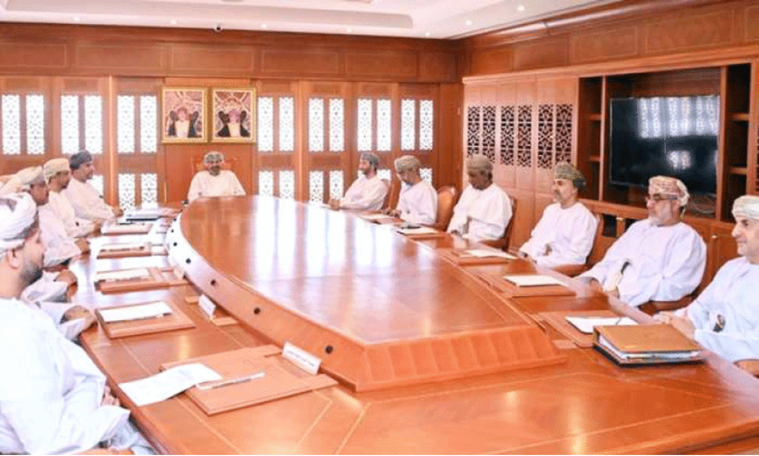 ഒമാൻ ആ​ഭ്യ​ന്ത​ര മ​ന്ത്രി ഗ​വ​ർ​ണ​ർമാരു​മാ​യി കൂ​ടി​ക്കാ​ഴ്ച ന​ട​ത്തി