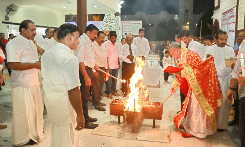 ക്രി​സ്​​മ​സ് ശു​ശ്രൂ​ഷ​ക​ൾ ന​ട​ത്തി