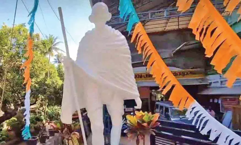 gandhi statue