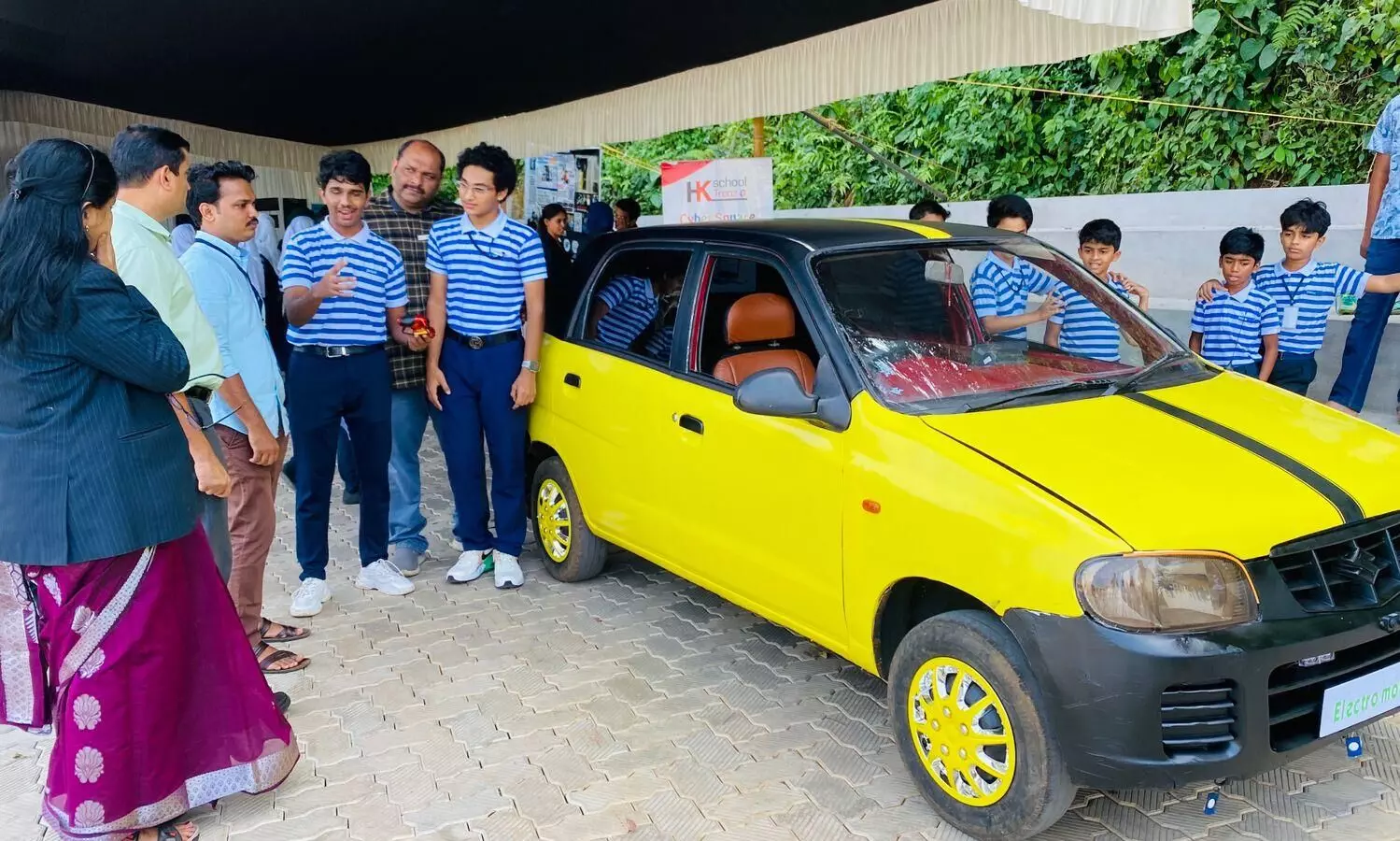 ഡ്രൈവറില്ലാ കാർ നിർമ്മിച്ച് സ്കൂൾ വിദ്യാർഥികൾ ഡ്രൈവറില്ലാ കാർ നിർമ്മിച്ച് സ്കൂൾ വിദ്യാർഥികൾ