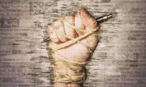 മാ​ധ്യ​മ സ്വാ​ത​ന്ത്ര്യം