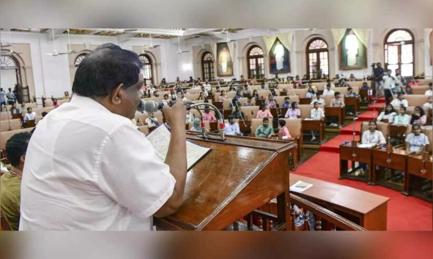 കു​ടും​ബ​ശ്രീ ബാ​ല​സ​ഭ സം​ഘ​ടി​പ്പി​ച്ച സം​സ്ഥാ​ന ബാ​ല പാ​ർ​ല​മെ​ന്‍റ്​ ആ​ന്‍റ​ണി രാ​ജു എം.​എ​ൽ.​എ ഉ​ദ്​​ഘാ​ട​നം ചെ​യ്യു​ന്നു