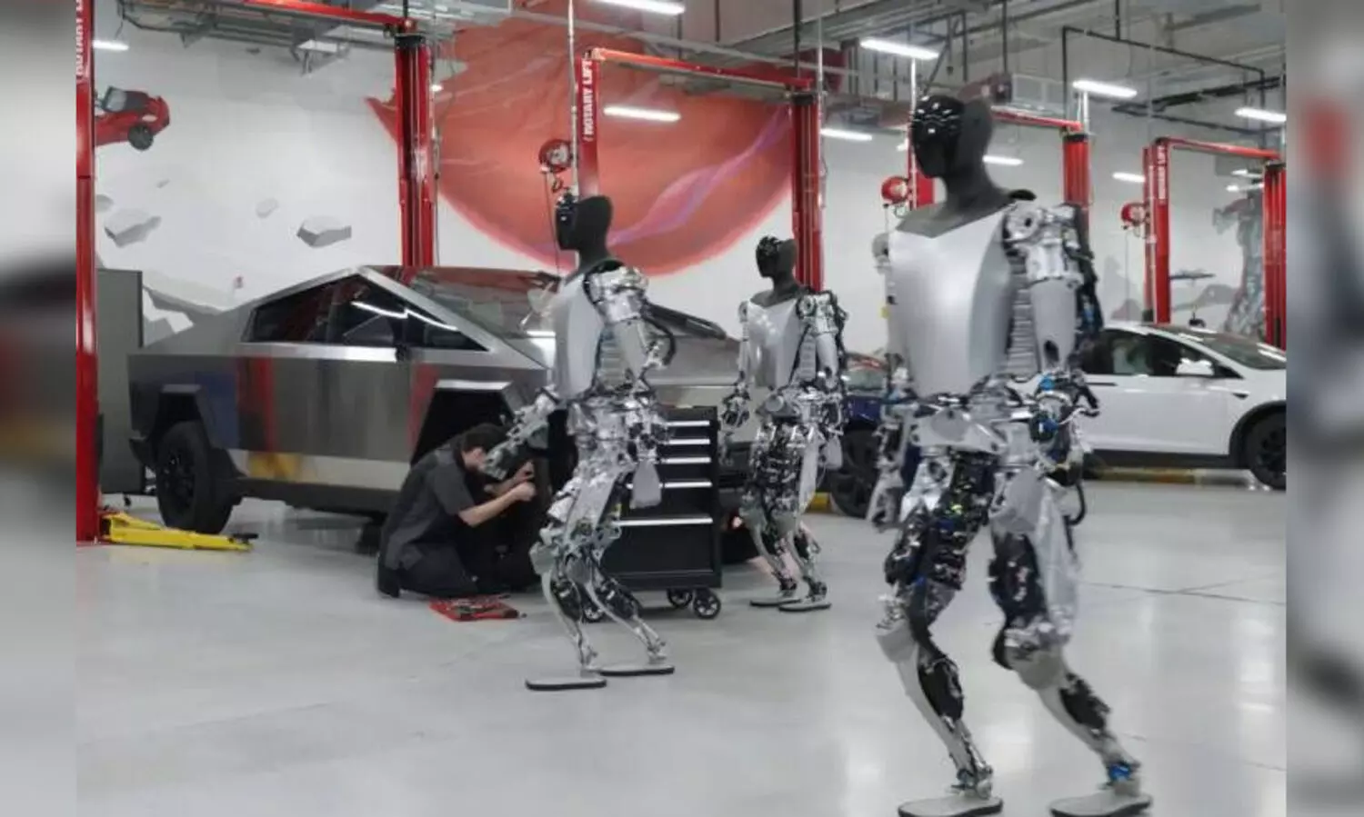 ടെസ്‍ല കാർ ഫാക്ടറിയിൽ എൻജിനീയറെ ‘റോബോട്ട്’ ആക്രമിച്ചു