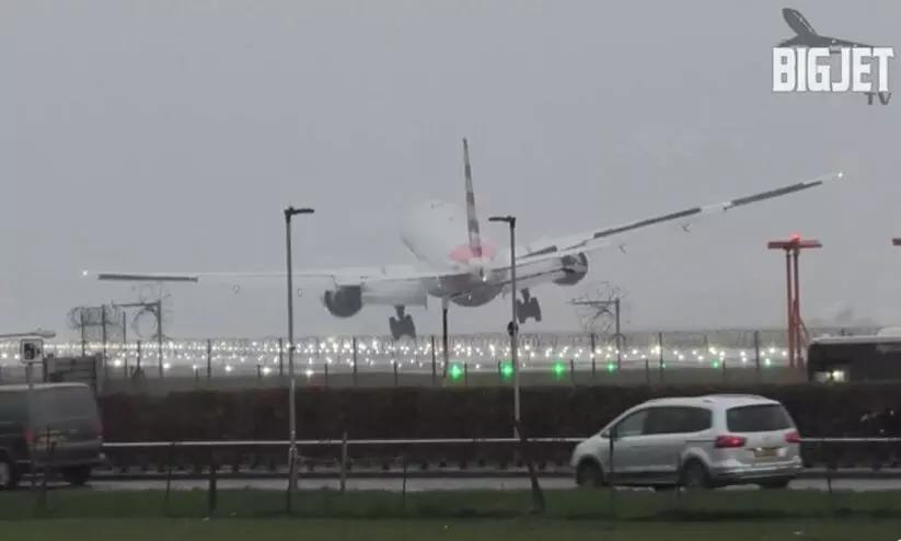 കനത്ത കാറ്റിൽ ആടിയുലഞ്ഞ് ബോയിങ് 777ന്‍റെ ലാൻഡിങ്; ഞെട്ടിക്കുന്ന ദൃശ്യങ്ങൾ