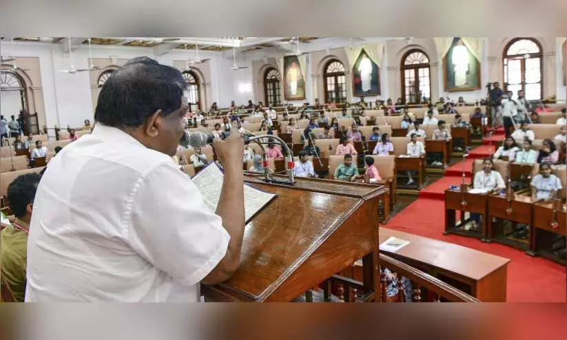 കു​ടും​ബ​ശ്രീ ബാ​ല​സ​ഭ സം​ഘ​ടി​പ്പി​ച്ച സം​സ്ഥാ​ന ബാ​ല പാ​ർ​ല​മെ​ന്‍റ്​ ആ​ന്‍റ​ണി രാ​ജു എം.​എ​ൽ.​എ ഉ​ദ്​​ഘാ​ട​നം ചെ​യ്യു​ന്നു