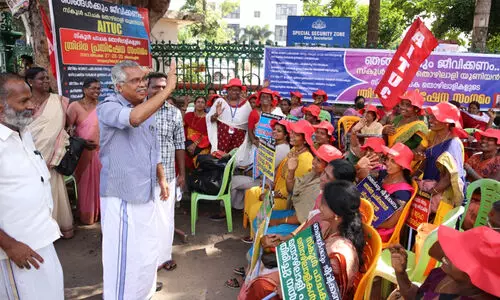 സംസ്ഥാന സർക്കാരിന്റെ ആദ്യ പരിഗണന തൊഴിലാളികൾക്ക് നൽകണമെന്ന് ബിനോയ്‌ വിശ്വം