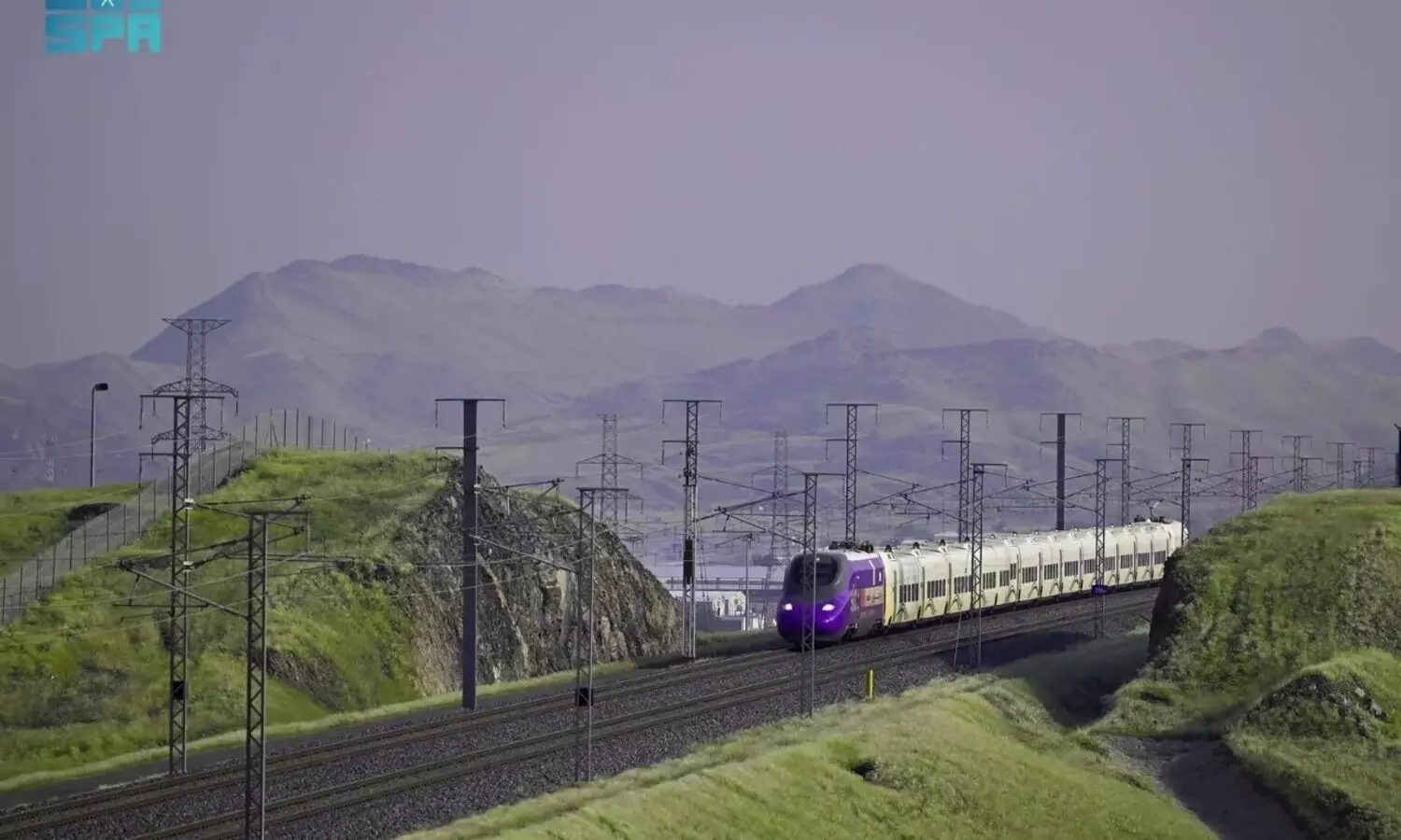 ഹരിതകാന്തിക്കിടയിലൂടെ​ ഹറമൈൻ ട്രെയിൻ