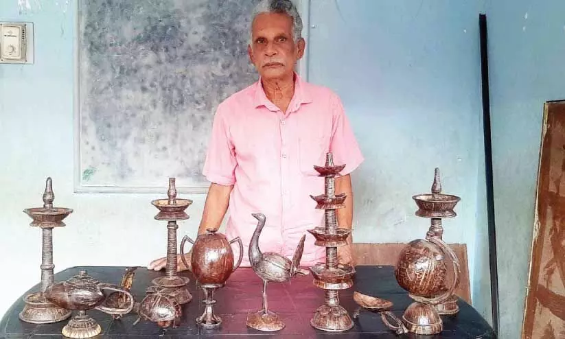 ചന്ദ്രശേഖരൻ ചിരട്ടയിൽ ഉണ്ടാക്കിയ കരകൗശല വസ്തുക്കൾ ചന്ദ്രശേഖരൻ ചിരട്ടയിൽ ഉണ്ടാക്കിയ കരകൗശല വസ്തുക്കൾ