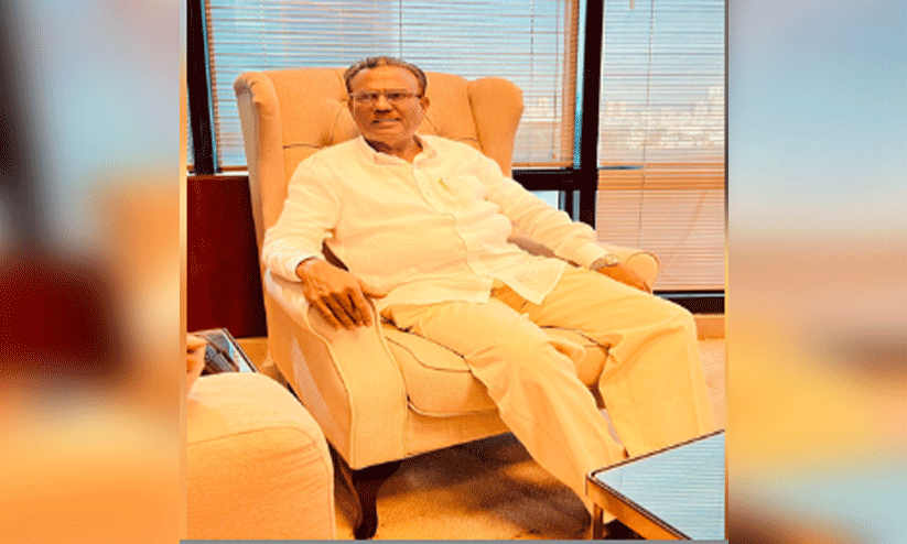 പോക്കർഹാജിയുടെ പ്രവാസത്തിന് അമ്പതാണ്ടിന്റെ തിളക്കം പോക്കർഹാജിയുടെ പ്രവാസത്തിന് അമ്പതാണ്ടിന്റെ തിളക്കം