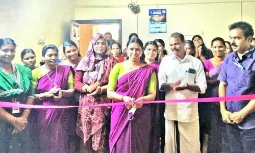 ഫെ​സി​ലി​റ്റേ​ഷ​ൻ സെ​ന്റ​ർ ഉ​ദ്ഘാ​ട​നം വെ​ങ്ങ​പ്പ​ള്ളി പ​ഞ്ചാ​യ​ത്ത്‌ പ്ര​സി​ഡ​ന്റ് രേ​ണു​ക നി​ർ​വ​ഹി​ക്കു​ന്നു