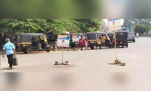 കോ​ട്ട​ച്ചേ​രി​യി​ൽ പൊ​ലീ​സ് നോ ​പാ​ർ​ക്കി​ങ് ഏ​രി​യ​യാ​യി പ്ര​ഖ്യാ​പി​ച്ച സ്ഥ​ലം