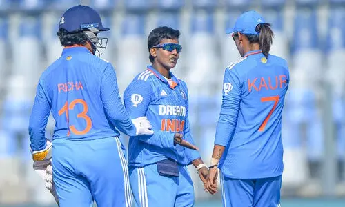 രണ്ടാം ഏകദിനം: ഓസീസിനെതിരെ ഇന്ത്യൻ വനിതകൾക്ക് 259 റൺസ് വിജയലക്ഷ്യം