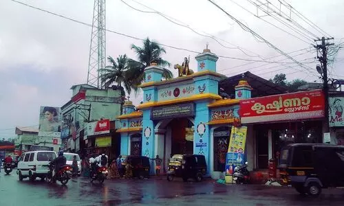 മകരവിളക്ക് മഹോത്സവം: എരുമേലിയിൽ വീണ്ടും തീർഥാടക തിരക്ക്