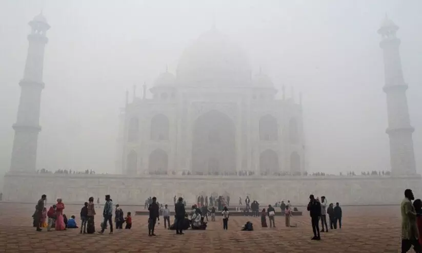 ഉത്തരേന്ത്യയിൽ കനത്ത മൂടൽമഞ്ഞ് തുടരുന്നു; ട്രെയിൻ,വ്യോമഗതാഗതം താളംതെറ്റി