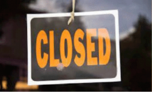 നി​യ​മ​ലം​ഘ​നം: മൂ​ന്നു സ്റ്റോ​റു​ക​ൾ അ​ട​ച്ചു