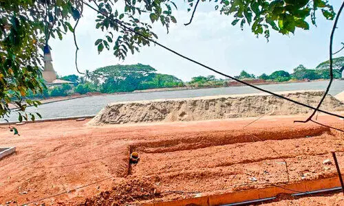 കുസാറ്റ് ഗ്രൗണ്ട്;10 കോടി ചെലവിൽ നടപ്പാക്കുന്ന വികസന പദ്ധതി കരാർ പുനഃപരിശോധിക്കണം