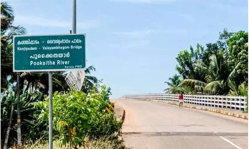 വഴിവിളക്കില്ല ഇരുട്ടില് തപ്പി കഞ്ഞിപ്പാടം-വൈശ്യംഭാഗം പാലം വഴിവിളക്കില്ല ഇരുട്ടില് തപ്പി കഞ്ഞിപ്പാടം-വൈശ്യംഭാഗം പാലം