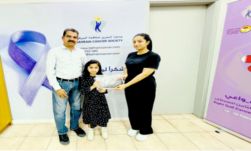 അ​ർ​ബു​ദ​രോ​ഗി​ക​ൾ​ക്ക് മു​ടി ദാ​നം​ചെ​യ്ത്‌ ഫാ​ത്തി​മ ഹം​ന