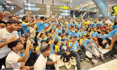ആവേശക്കടലിൽ ഇന്ത്യയിറങ്ങി