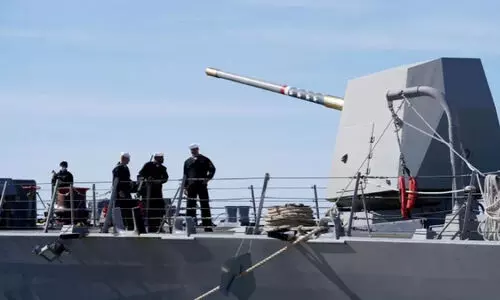 ചെങ്കടലിൽ വാണിജ്യ കപ്പൽ ലക്ഷ്യമിട്ട ഹൂതികളെ തുരത്തി യു.എസ് സേന