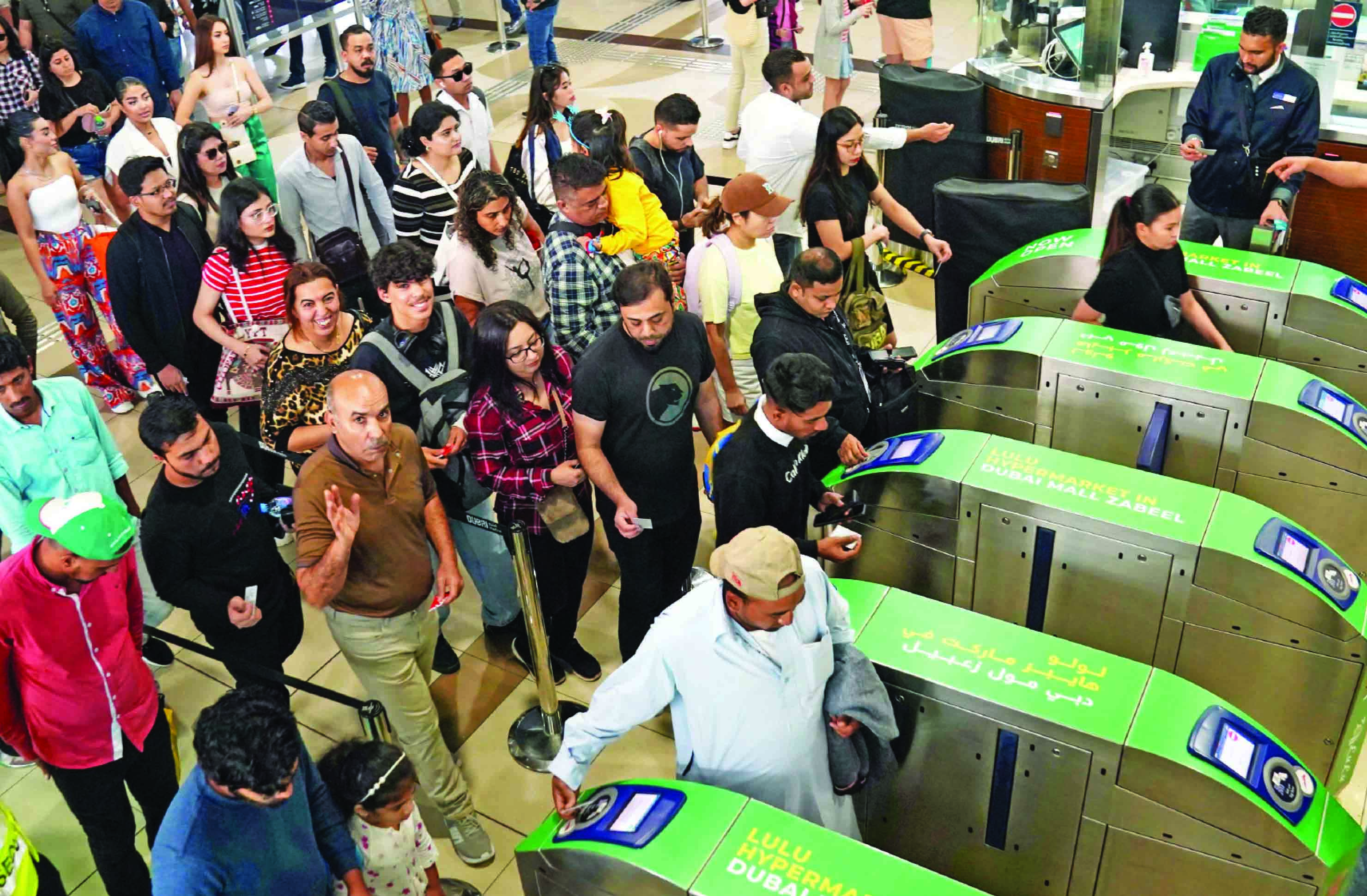 പു​തു​വ​ർ​ഷ രാ​വി​ൽ ആ​ഘോ​ഷ​ത്തി​ല​മ​ർ​ന്ന്​ യു.​എ.​ഇ