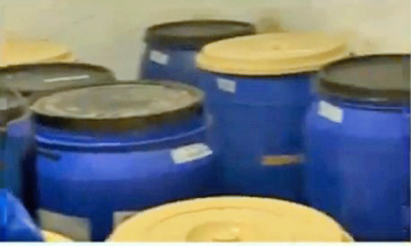 മ​ദ്യം നി​ർ​മി​ച്ചി​രു​ന്ന ബാ​ര​ലു​ക​ൾ