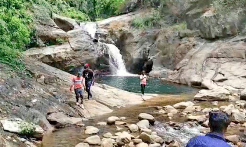 അ​ന​ധി​കൃ​ത റി​സോ​ർ​ട്ടു​ക​ൾ​ക്കും ഹോം ​സ്റ്റേ​ക​ൾ​ക്കും മേ​പ്പാ​ടി  പ​ഞ്ചാ​യ​ത്തി​ന്റെ സ്റ്റോ​പ് മെ​മ്മോ