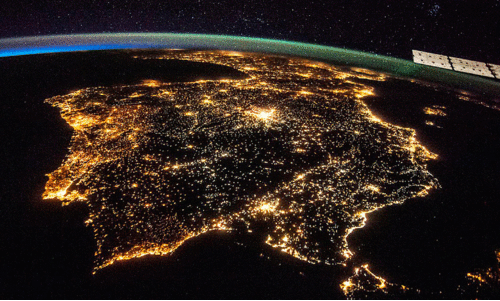 ഒറ്റദിവസം കണ്ടത് 16 പുതുവത്സര ദിനങ്ങൾ