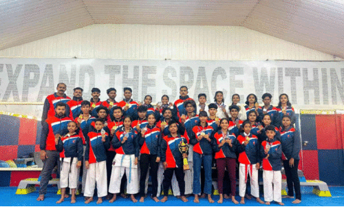 13 സ്വർണവും 13 വെള്ളിയും; കരാട്ടേ ചാമ്പ്യൻഷിപ്പിൽ ആറ്റിങ്ങലിന് ചരിത്രവിജയം 13 സ്വർണവും 13 വെള്ളിയും; കരാട്ടേ ചാമ്പ്യൻഷിപ്പിൽ ആറ്റിങ്ങലിന് ചരിത്രവിജയം