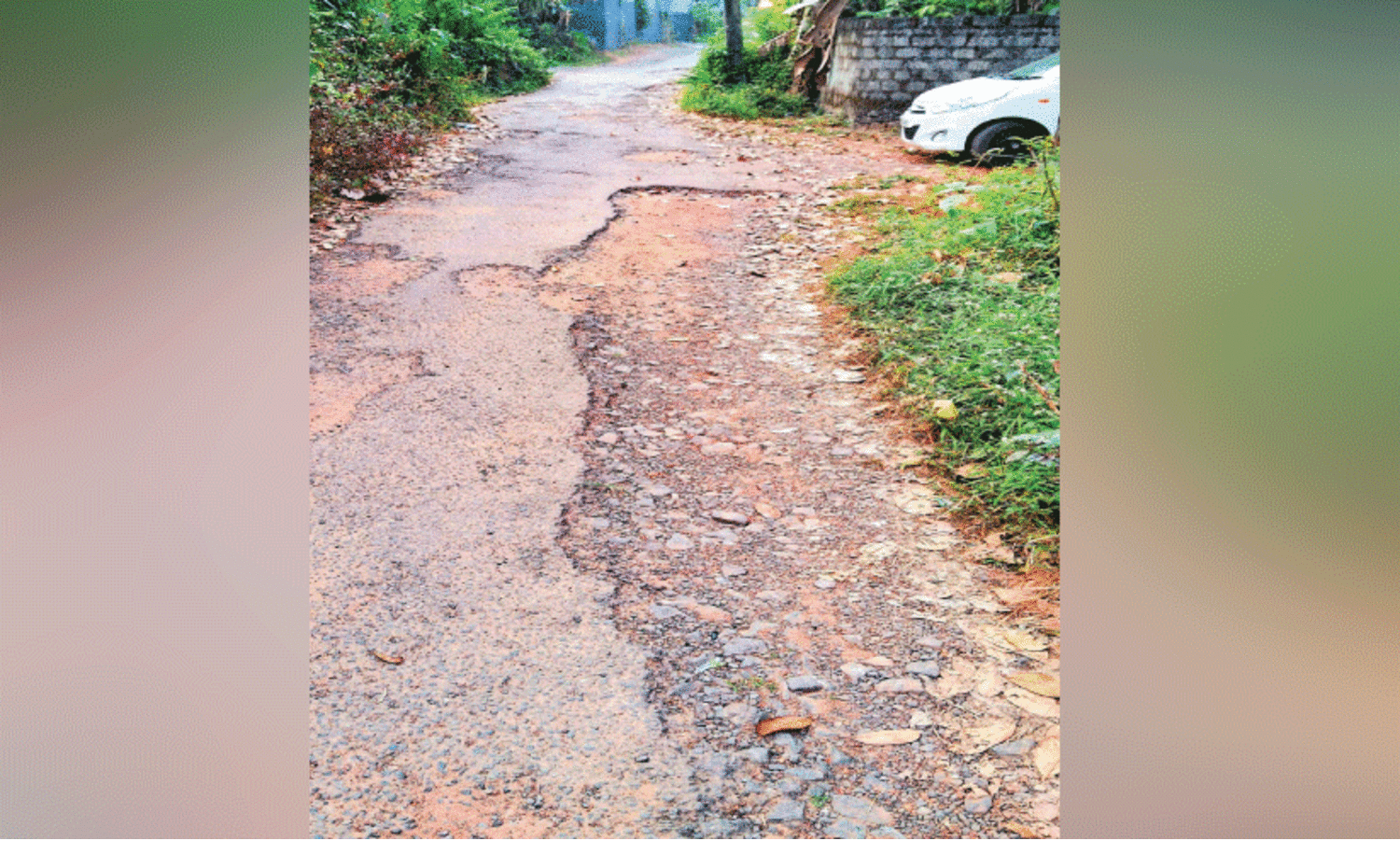 പടിഞ്ഞാറൻ മുറി മില്ലേനിയം റോഡിലേക്ക് ഓട്ടോറിക്ഷ പോലും വരില്ല